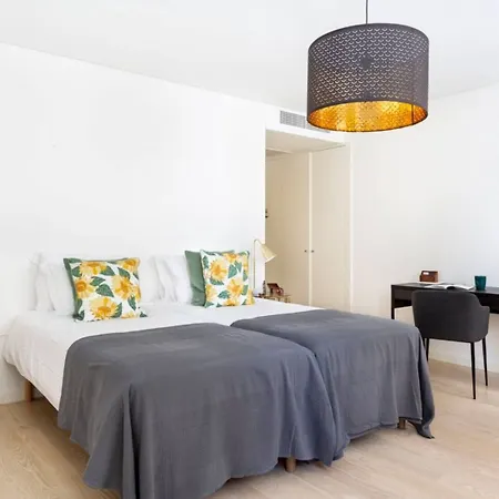 Altido Bright And Elegant 1br With Workspace And Huge Terrace In Pena, Close By Viewpoint Apartman Lisboa