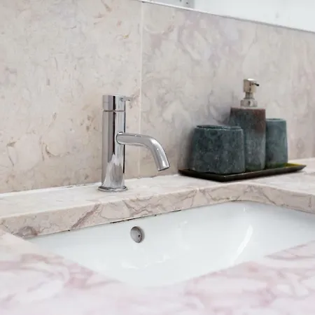 Altido Bright And Elegant 1br With Workspace And Huge Terrace In Pena, Close By Viewpoint