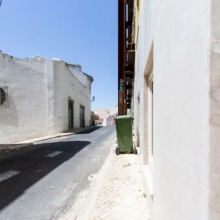 Altido Bright And Elegant 1br With Workspace And Huge Terrace In Pena, Close By Viewpoint * Lisbon