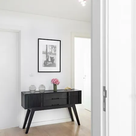 Altido Bright And Elegant 1br With Workspace And Huge Terrace In Pena, Close By Viewpoint Apartment