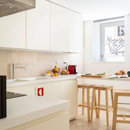 Altido Bright And Elegant 1br With Workspace And Huge Terrace In Pena, Close By Viewpoint * Lisbon