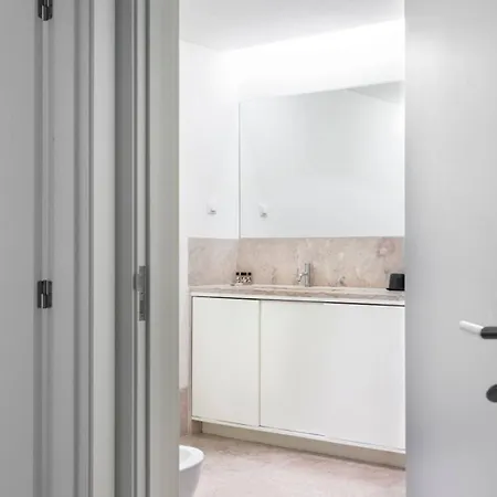 Altido Bright And Elegant 1br With Workspace And Huge Terrace In Pena, Close By Viewpoint * Lisbon